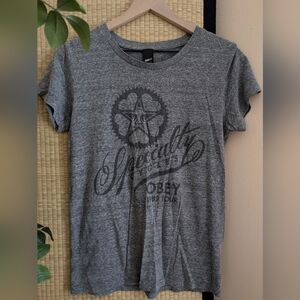 ⬇️ Grey Obey T-shirt ⬇️